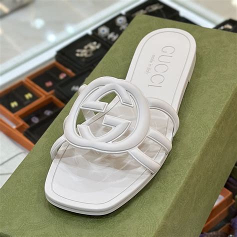 รองเท้า gucci rubber sandals